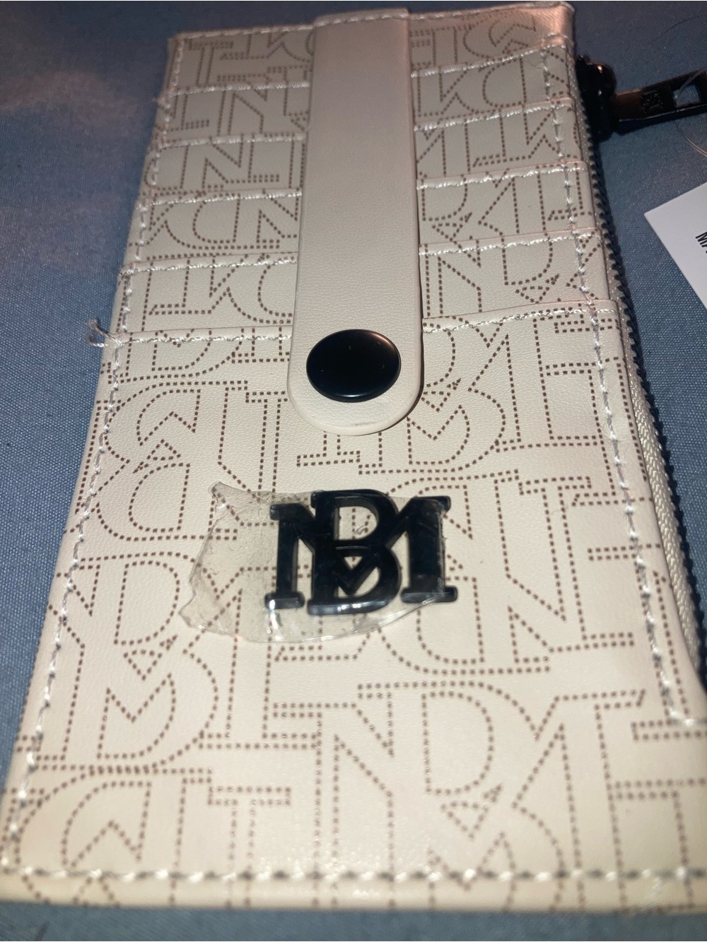 Badgley Mischka Beige Zip Card Holder Wallet - Picture 2 of 4
